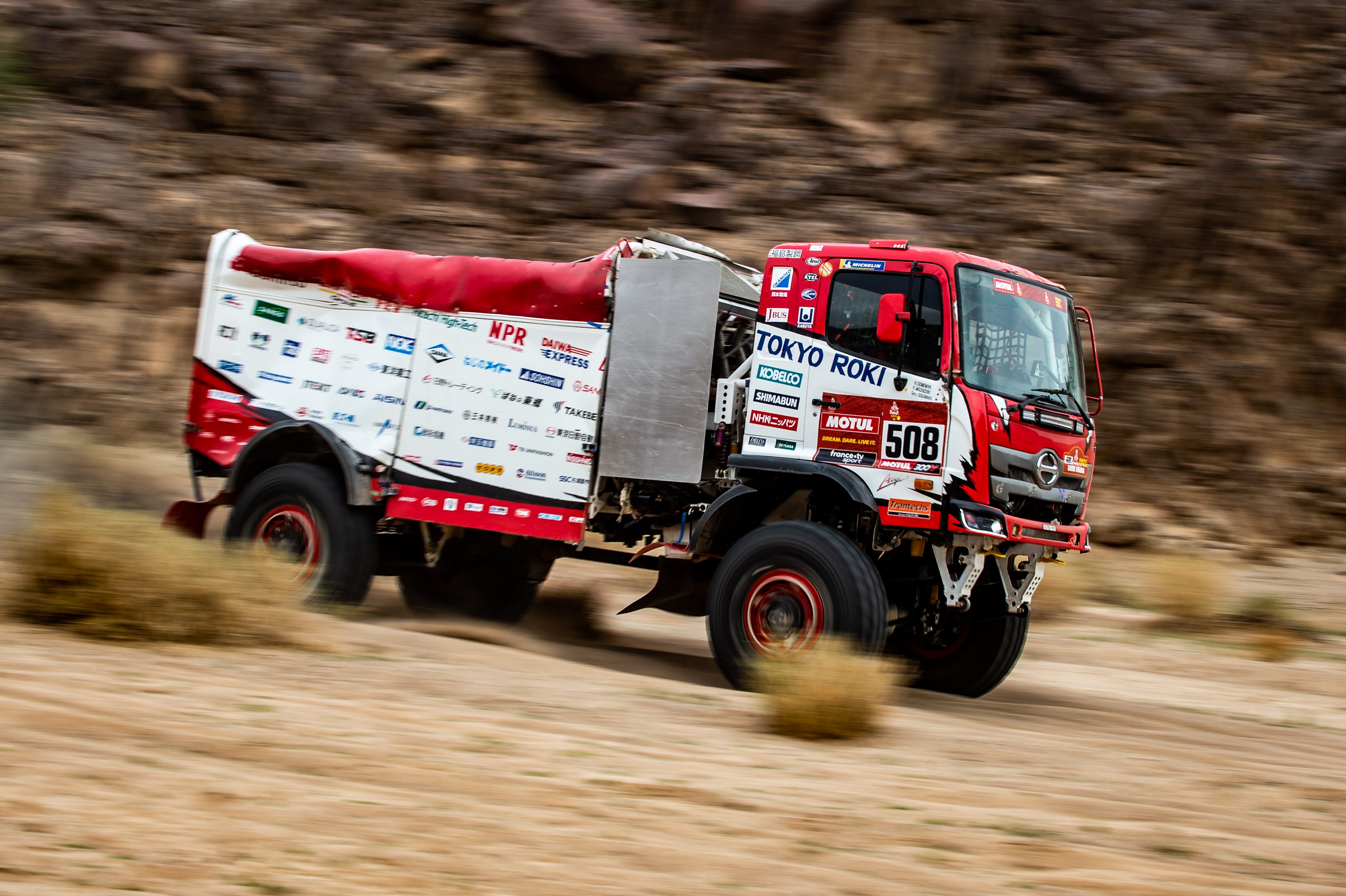 Грузовик HINO 500 в ралли «Дакар-2021»