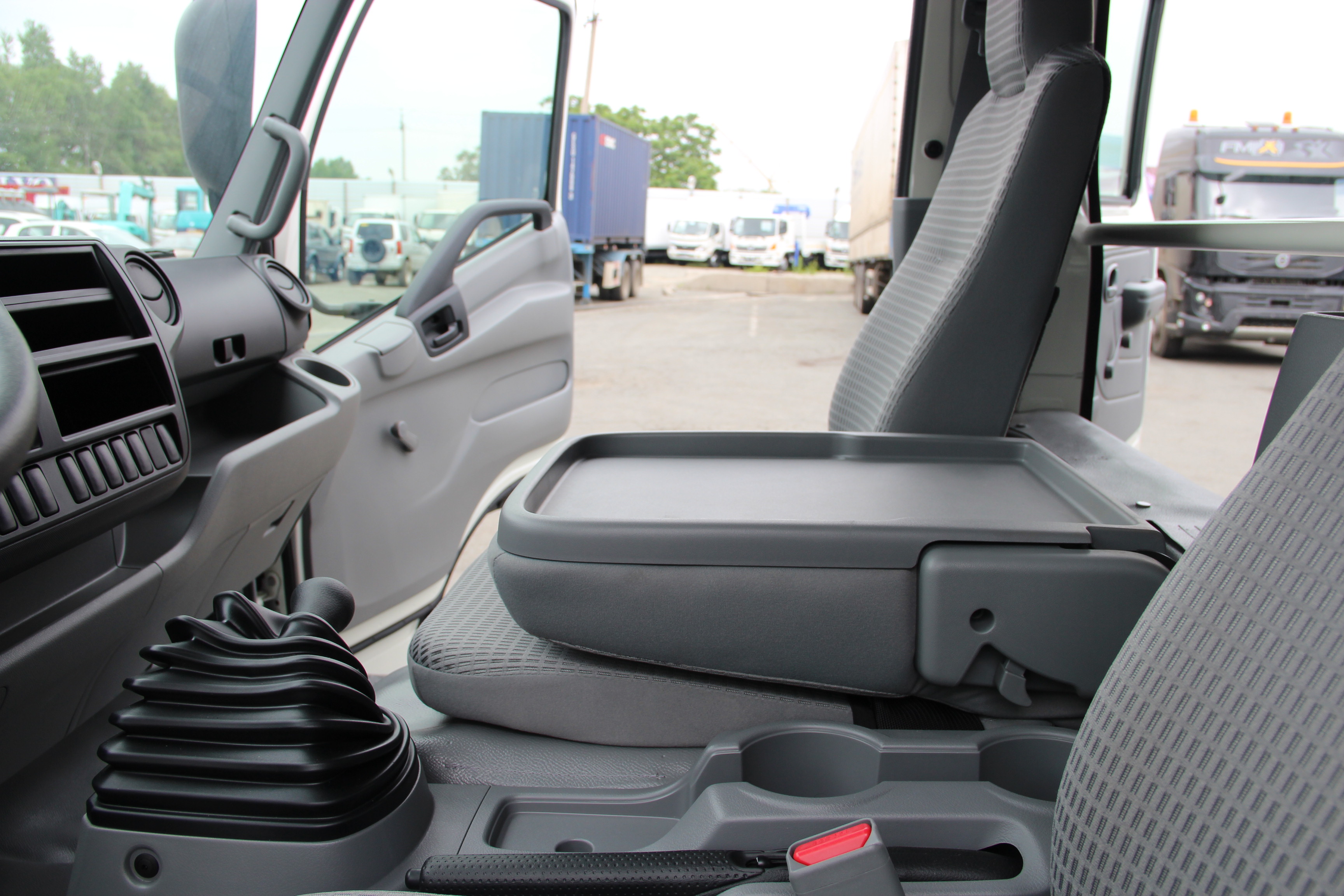 HINO с двойной кабиной для компании «Роснефть»