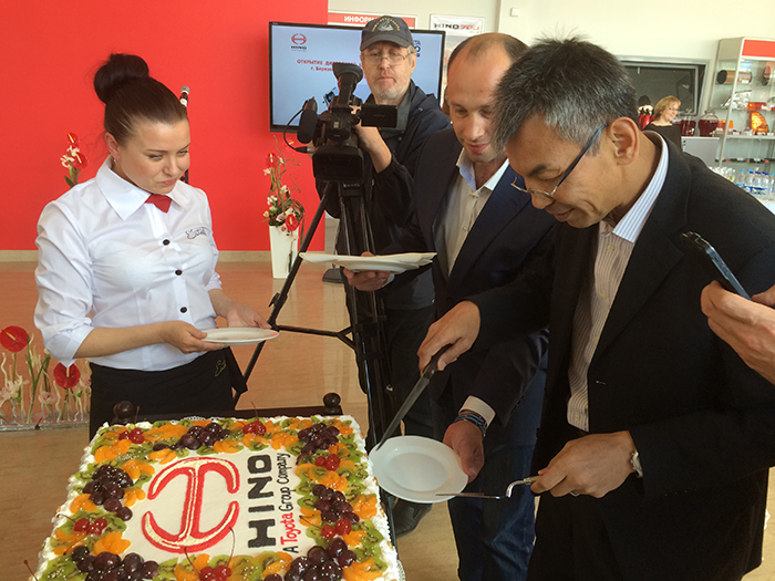 Первый полноформатный дилерский центр грузовой техники HINO