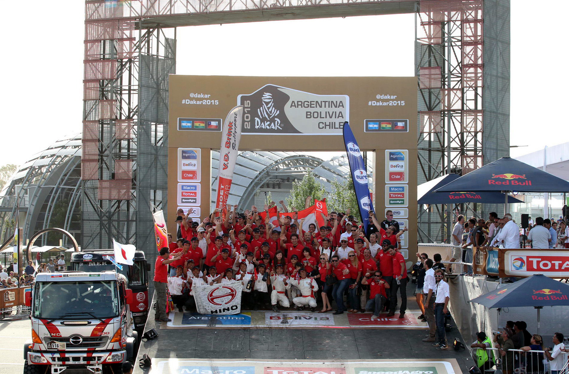 6-я подряд победа HINO на «Дакаре»