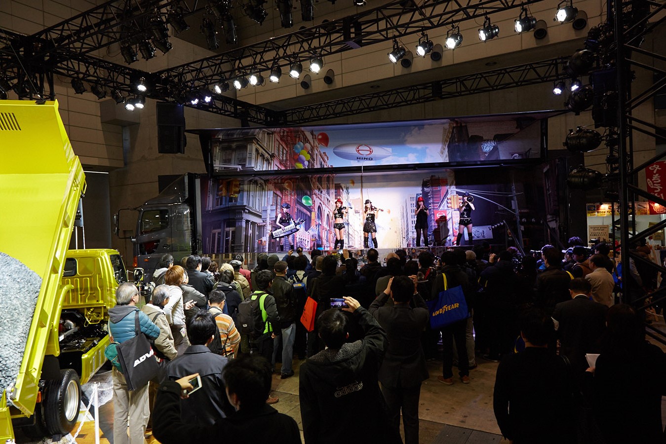 HINO на Токийском автосалоне 2015