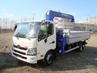 HINO 300 с самосвальной установкой и КМУ