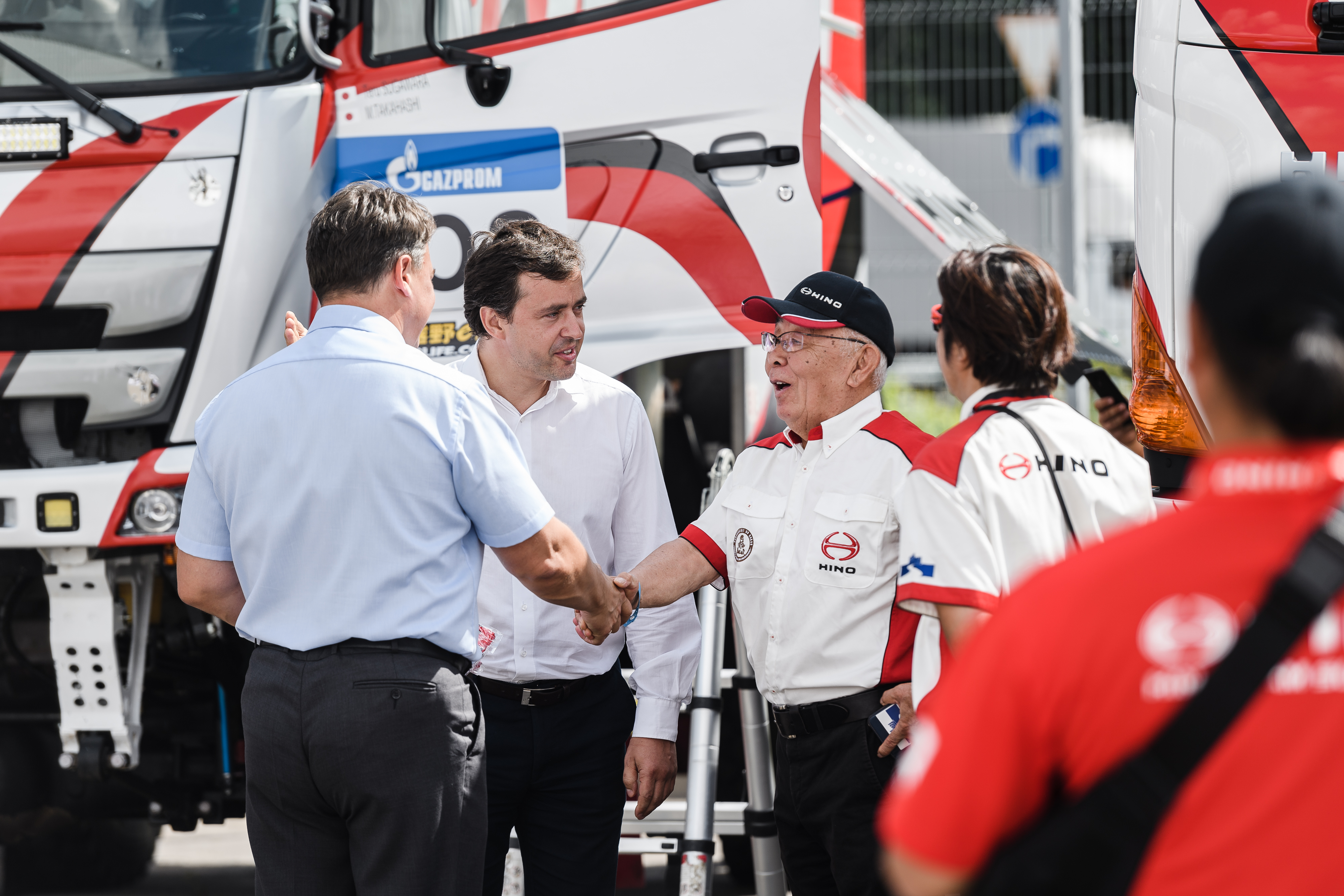Экспозиция раллийных грузовиков и встреча с HINO TEAM SUGAWARA в Москве