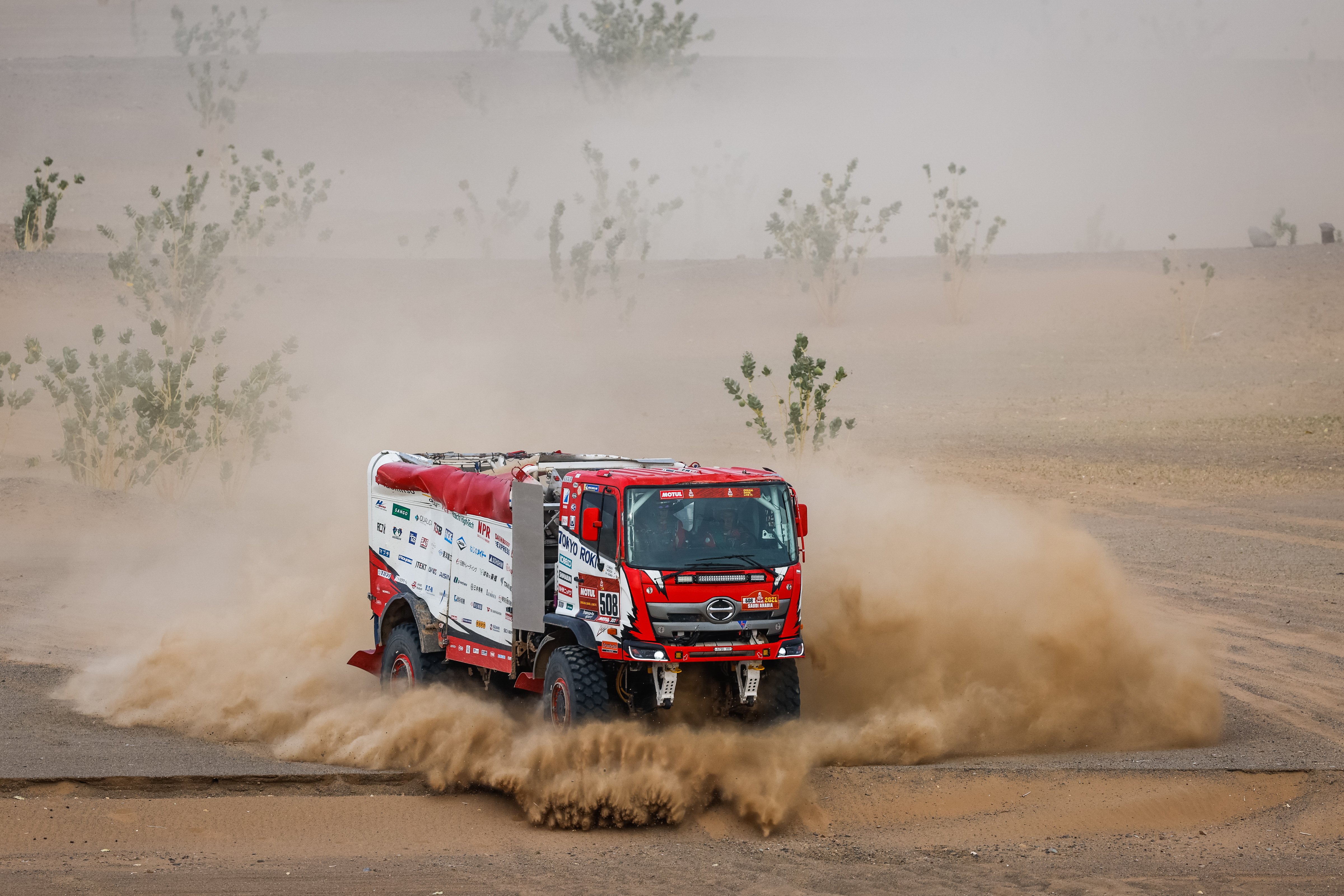 Грузовик HINO 500 в ралли «Дакар-2021»