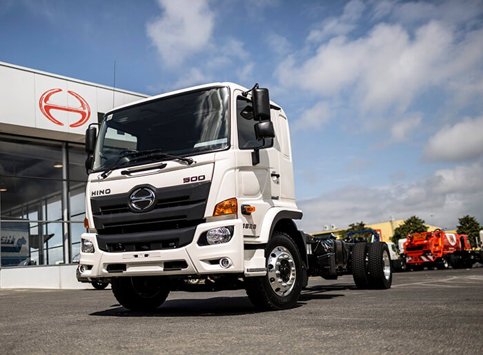 Открытие дилерских центров HINO в Калининграде и в Магадане