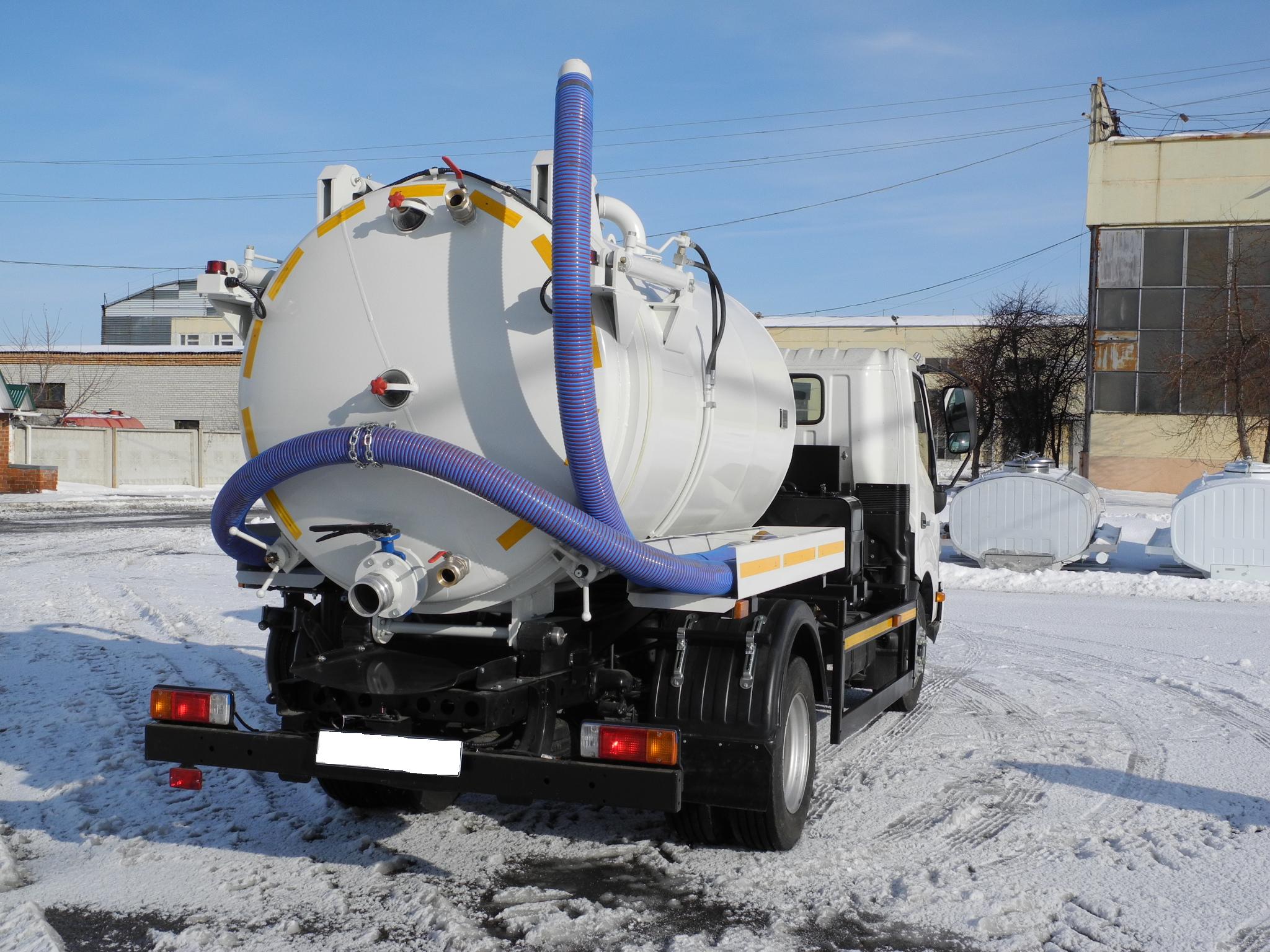 Илосос на базе шасси HINO 300