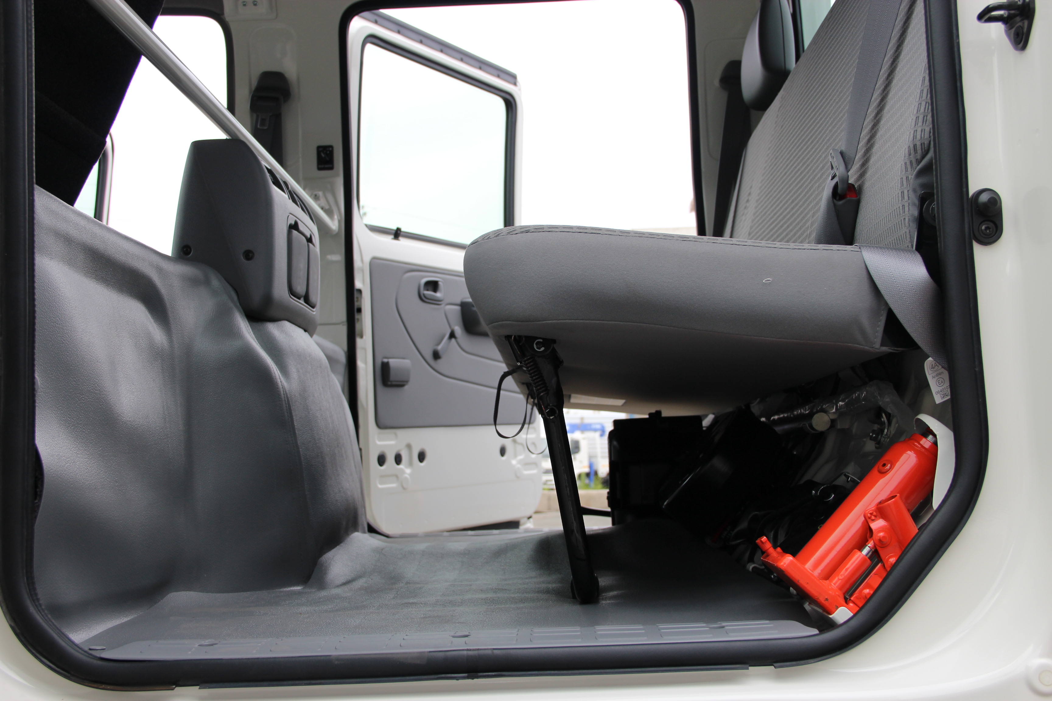 HINO с двойной кабиной для компании «Роснефть»