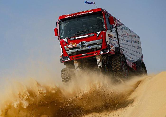 Грузовик Hino финишировал в ралли «Дакар-2020»