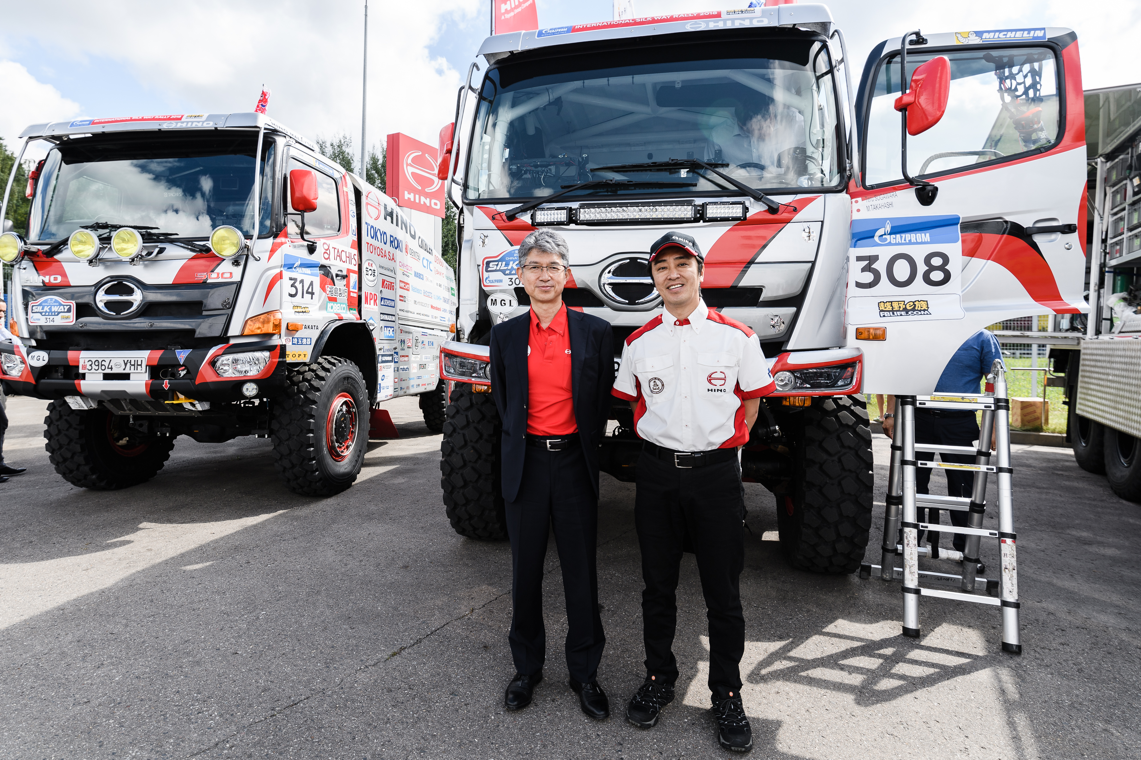 Экспозиция раллийных грузовиков и встреча с HINO TEAM SUGAWARA в Москве