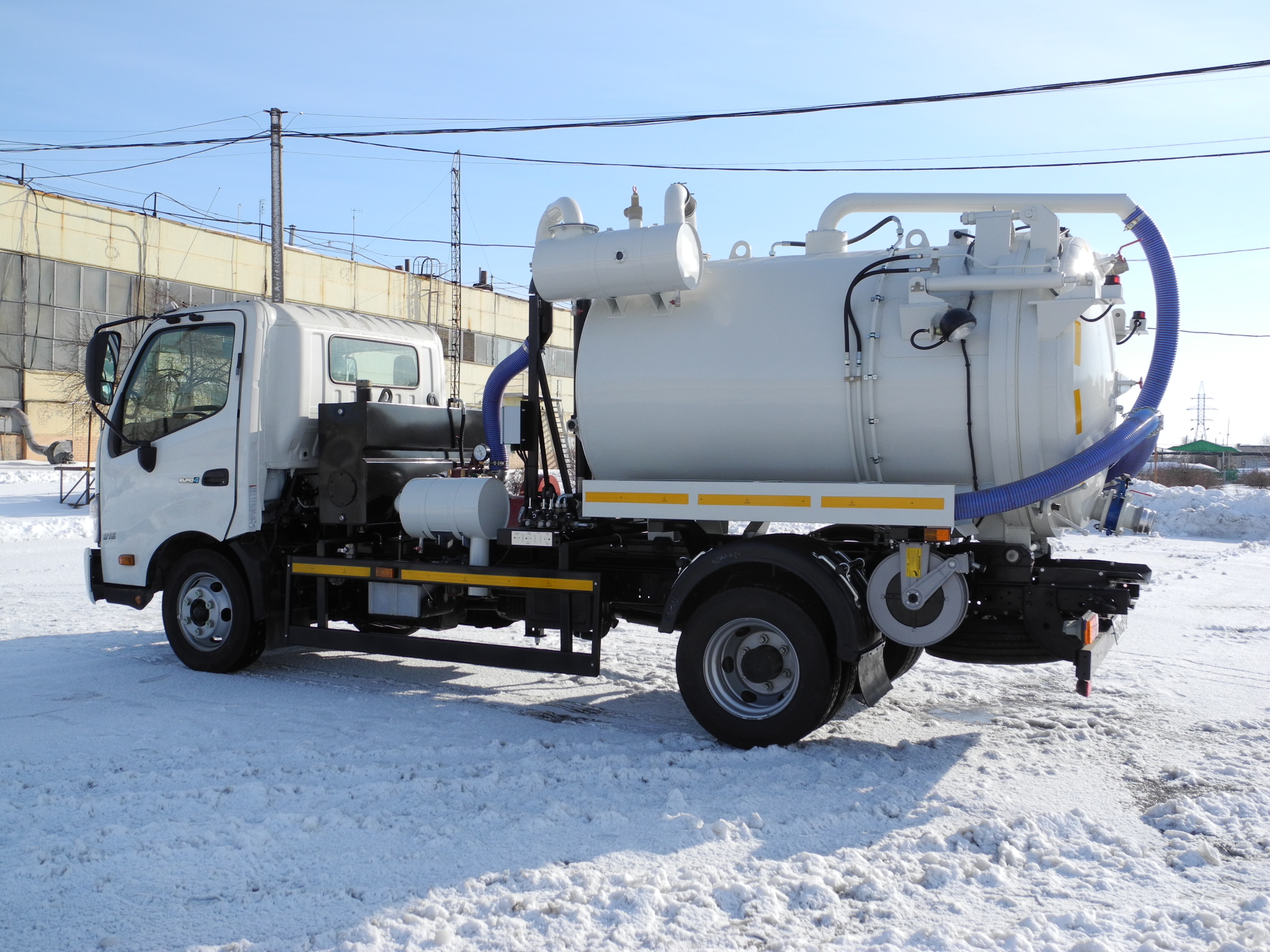 Илосос на базе шасси HINO 300