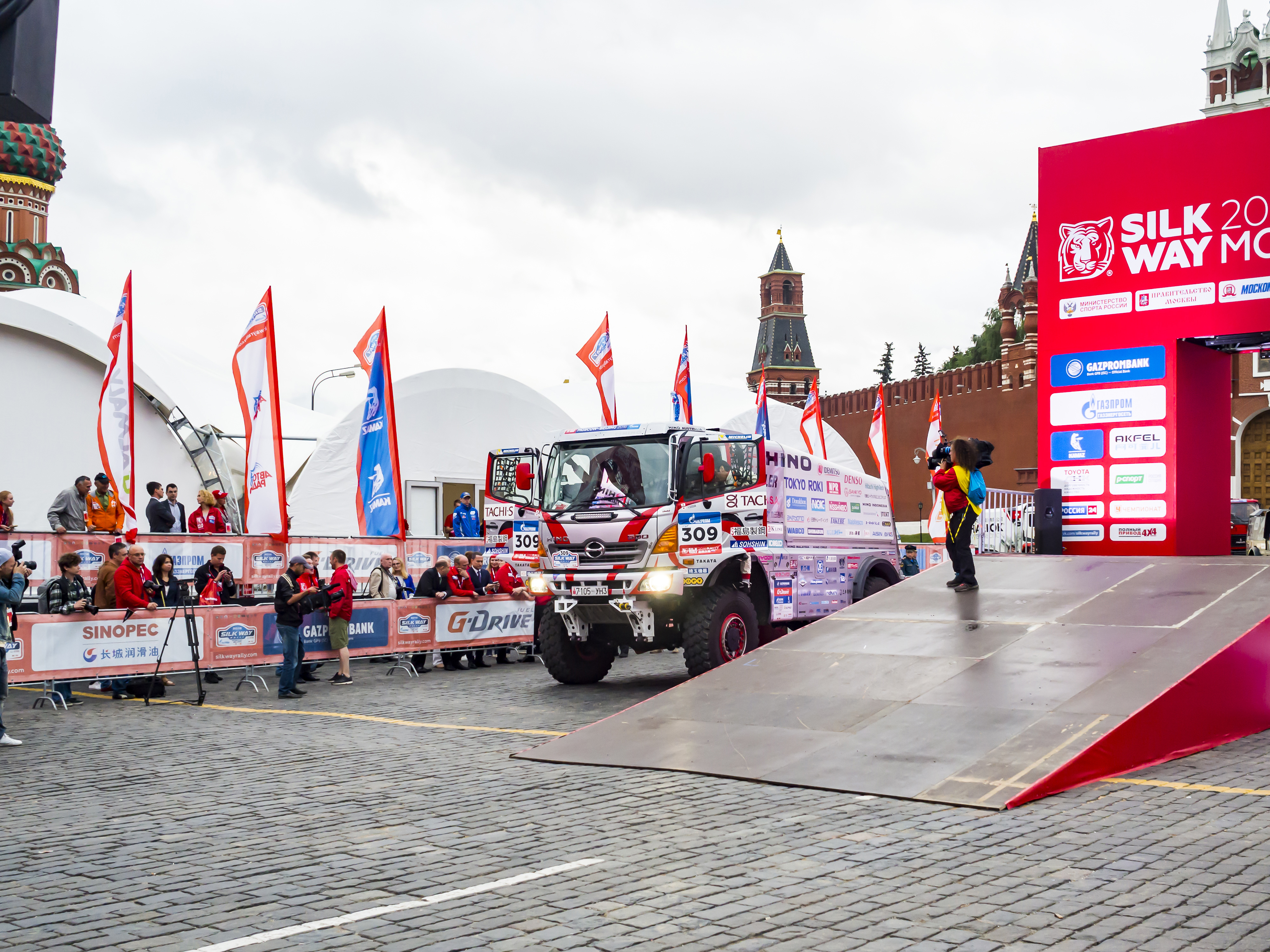 Ралли-рейд «Шелковый путь» стартовал