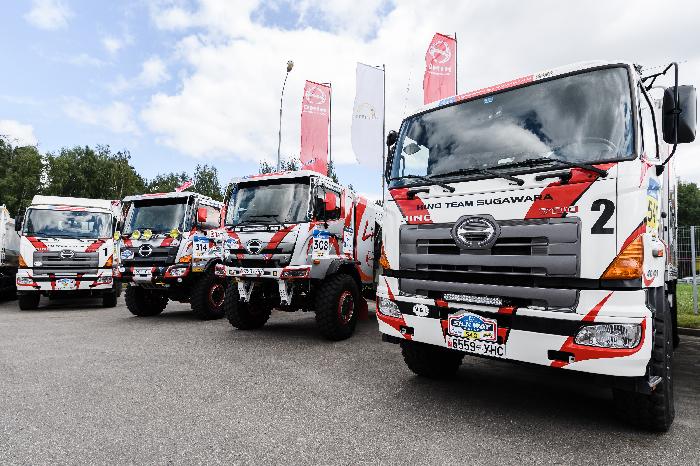 Экспозиция раллийных грузовиков и встреча с HINO TEAM SUGAWARA в Москве