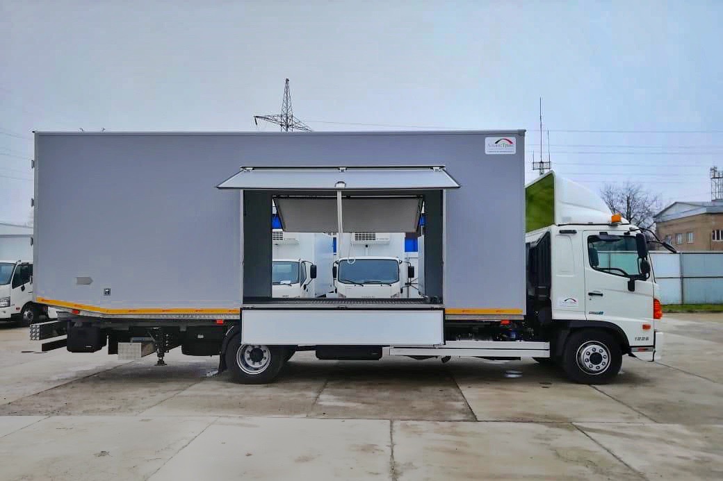 HINO 500 GD8JMUG для перевозки коллекционных автомобилей