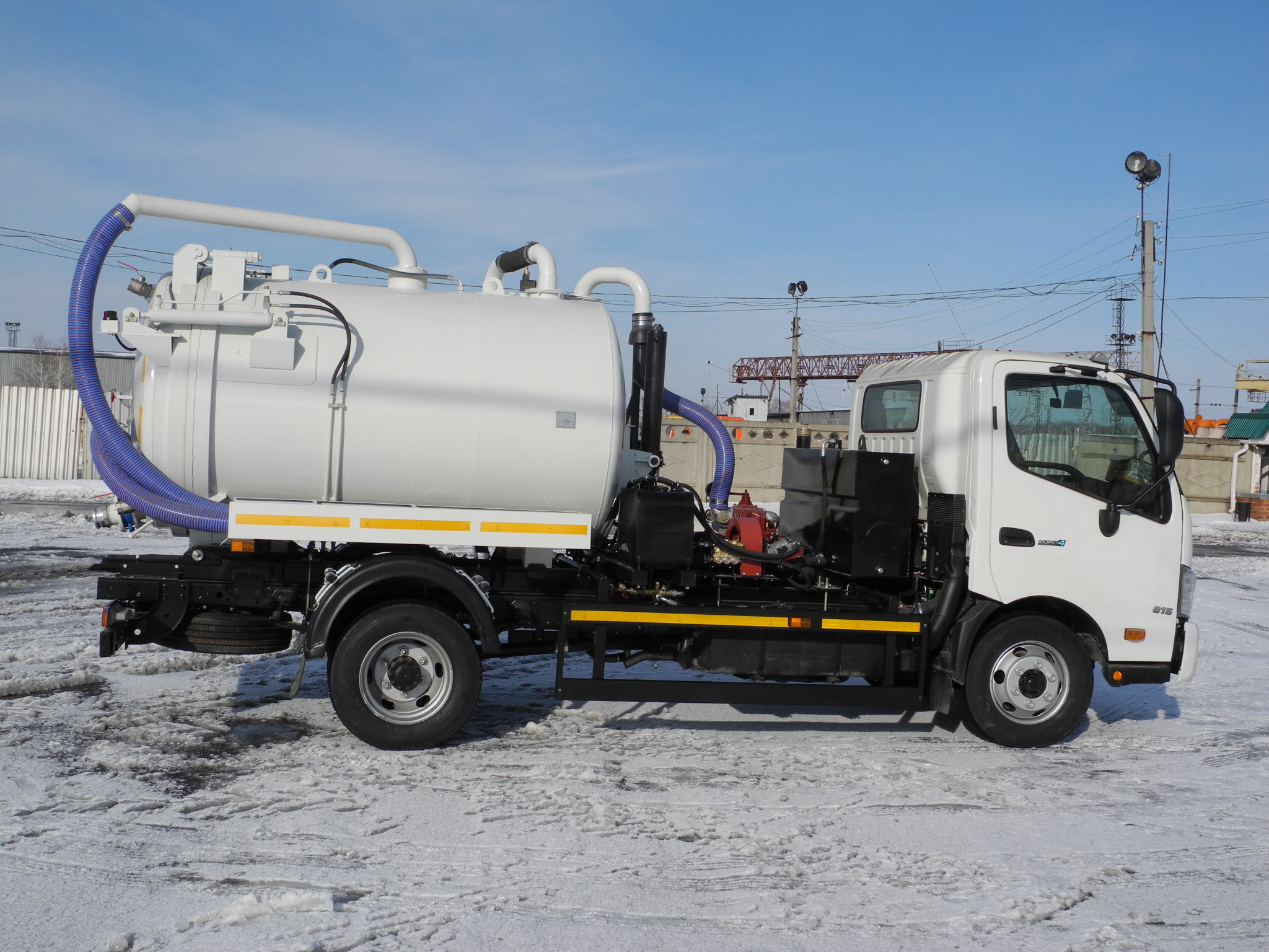 Илосос на базе шасси HINO 300