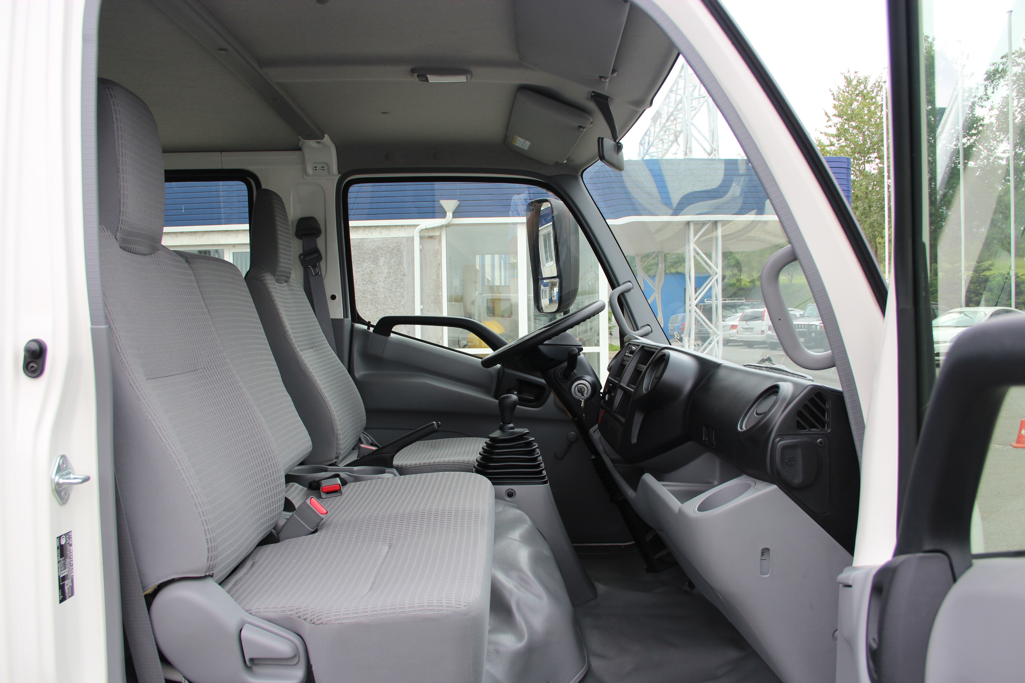 HINO с двойной кабиной для компании «Роснефть»