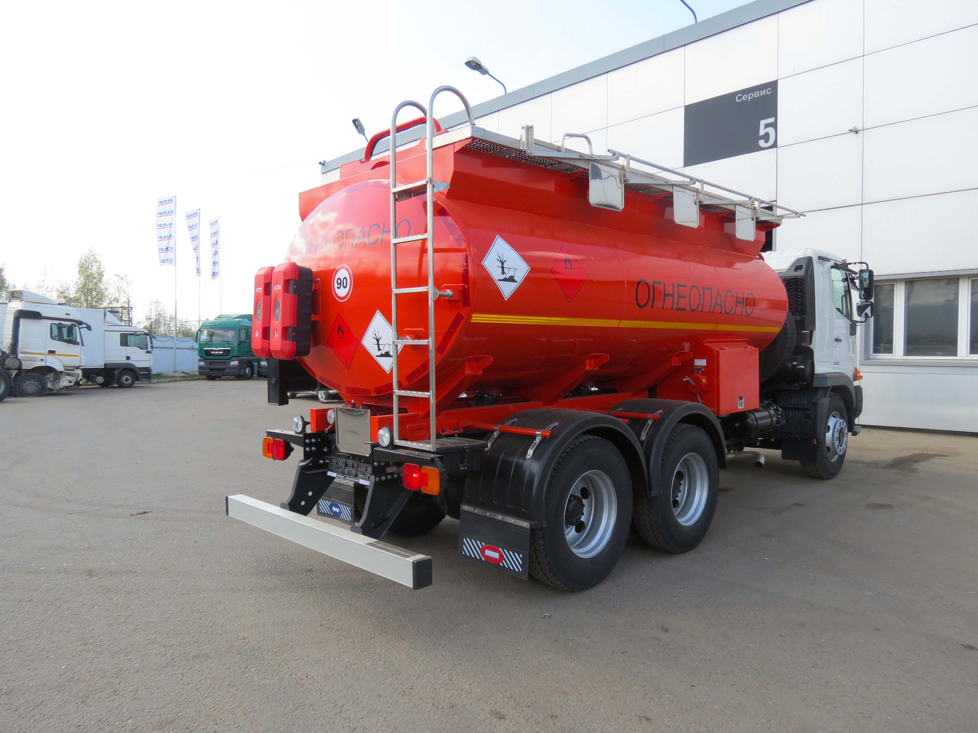 Передача автоцистерны на базе шасси Hino 500 FM