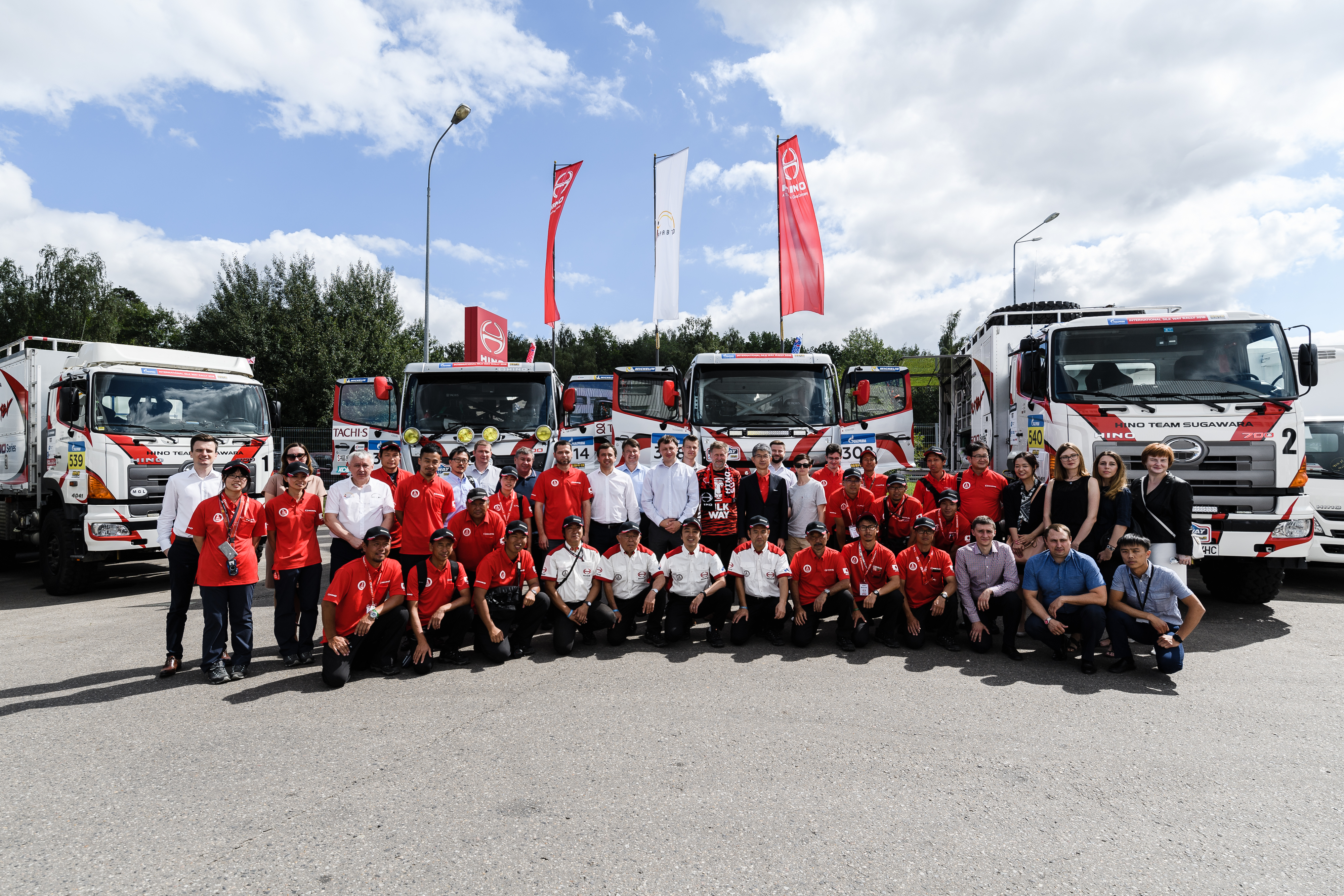 Экспозиция раллийных грузовиков и встреча с HINO TEAM SUGAWARA в Москве