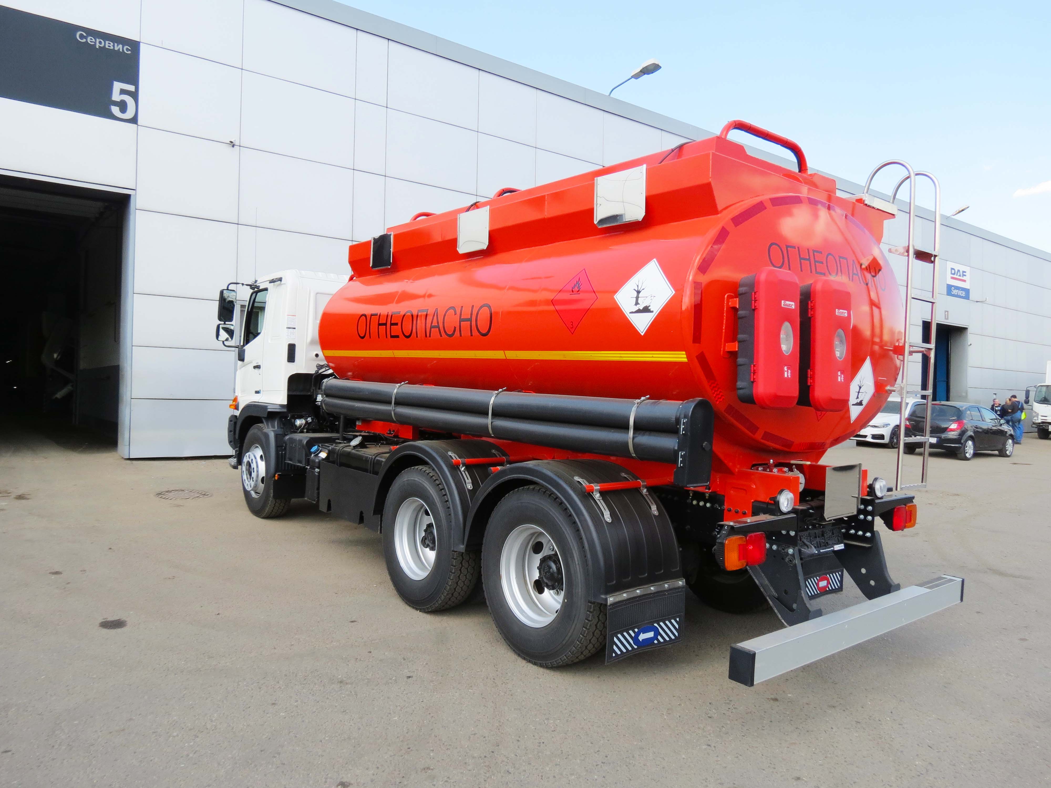 Передача автоцистерны на базе шасси Hino 500 FM