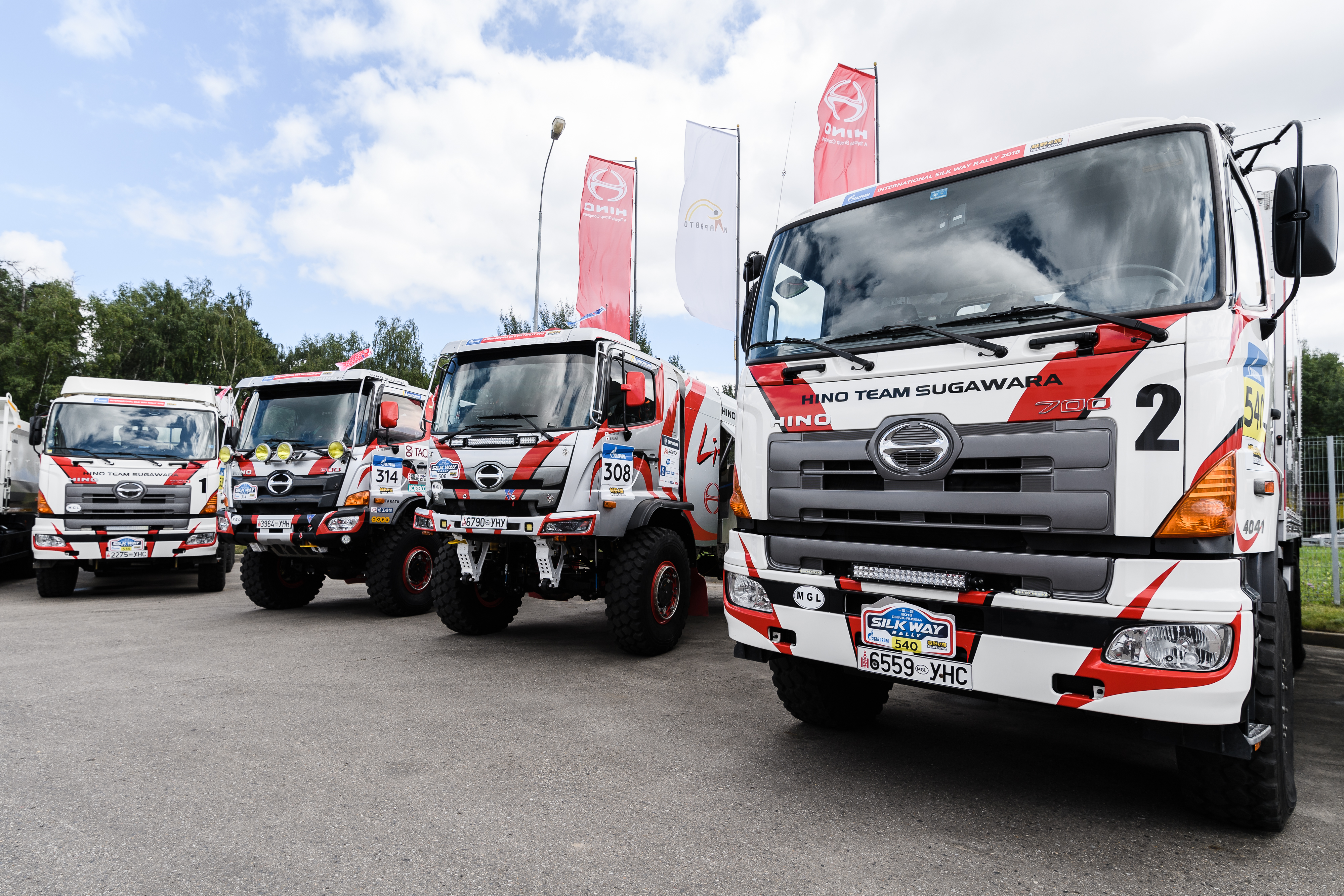 Экспозиция раллийных грузовиков и встреча с HINO TEAM SUGAWARA в Москве
