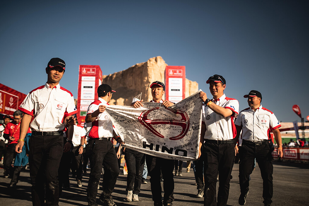 Грузовик Hino финишировал в ралли «Дакар-2020»