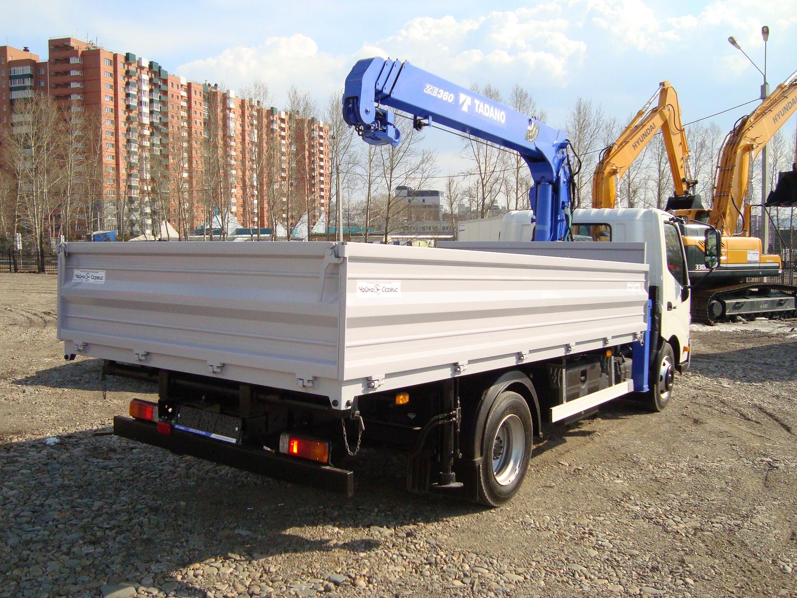 HINO 300 с самосвальной установкой и КМУ