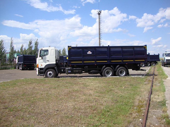 Зерновоз на базе шасси HINO Серия 700