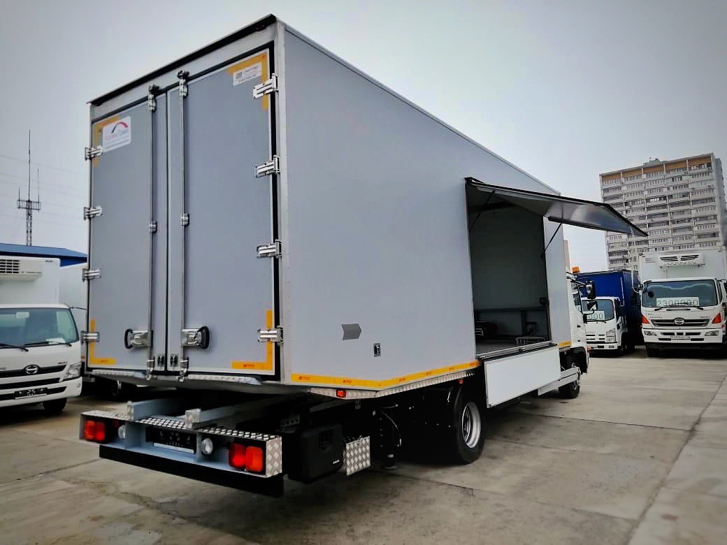 HINO 500 GD8JMUG для перевозки коллекционных автомобилей