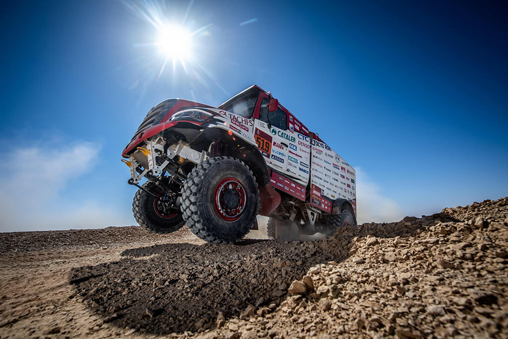 Грузовик Hino финишировал в ралли «Дакар-2020»