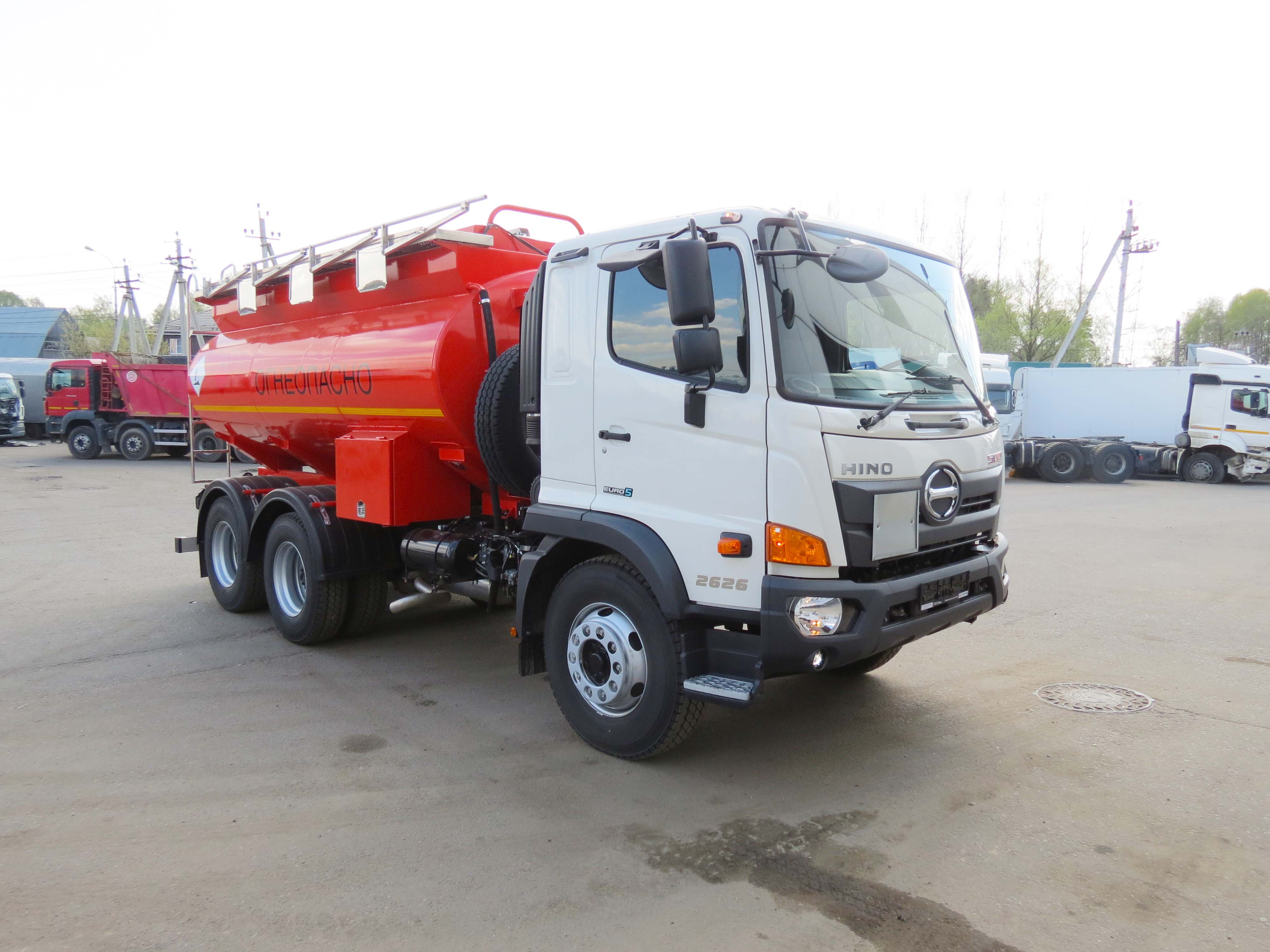 Передача автоцистерны на базе шасси Hino 500 FM