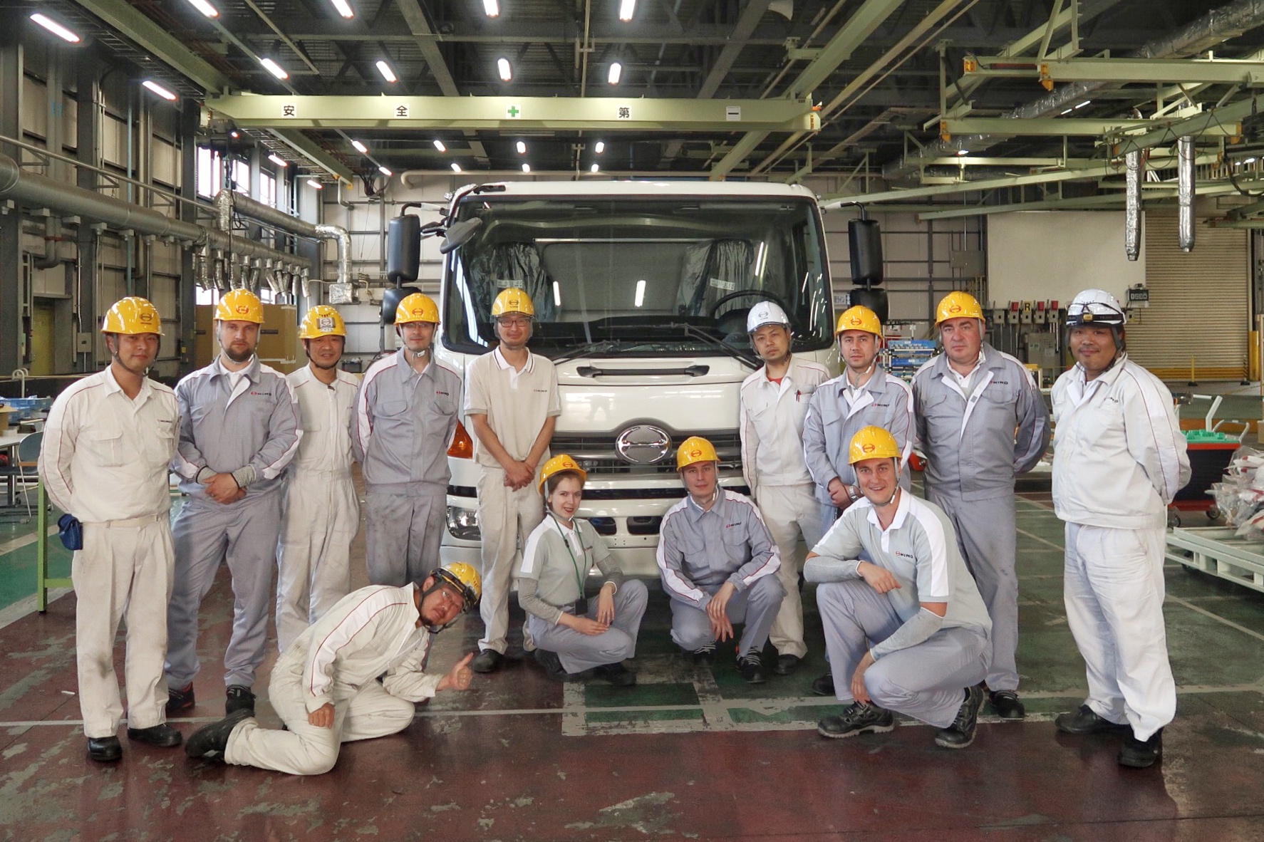 Российские специалисты по сборке и производству грузовиков Hino прошли обучение в Японии