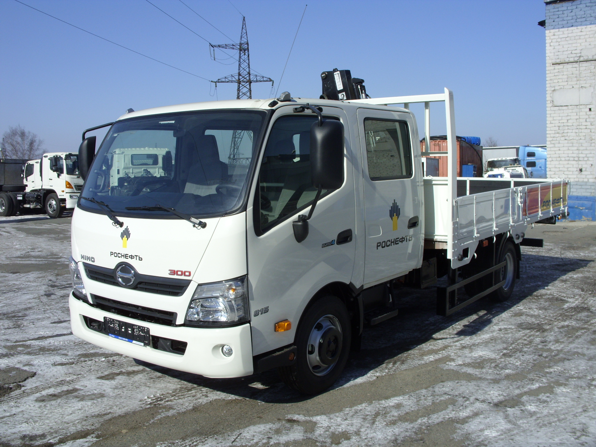 HINO с двойной кабиной для компании «Роснефть»